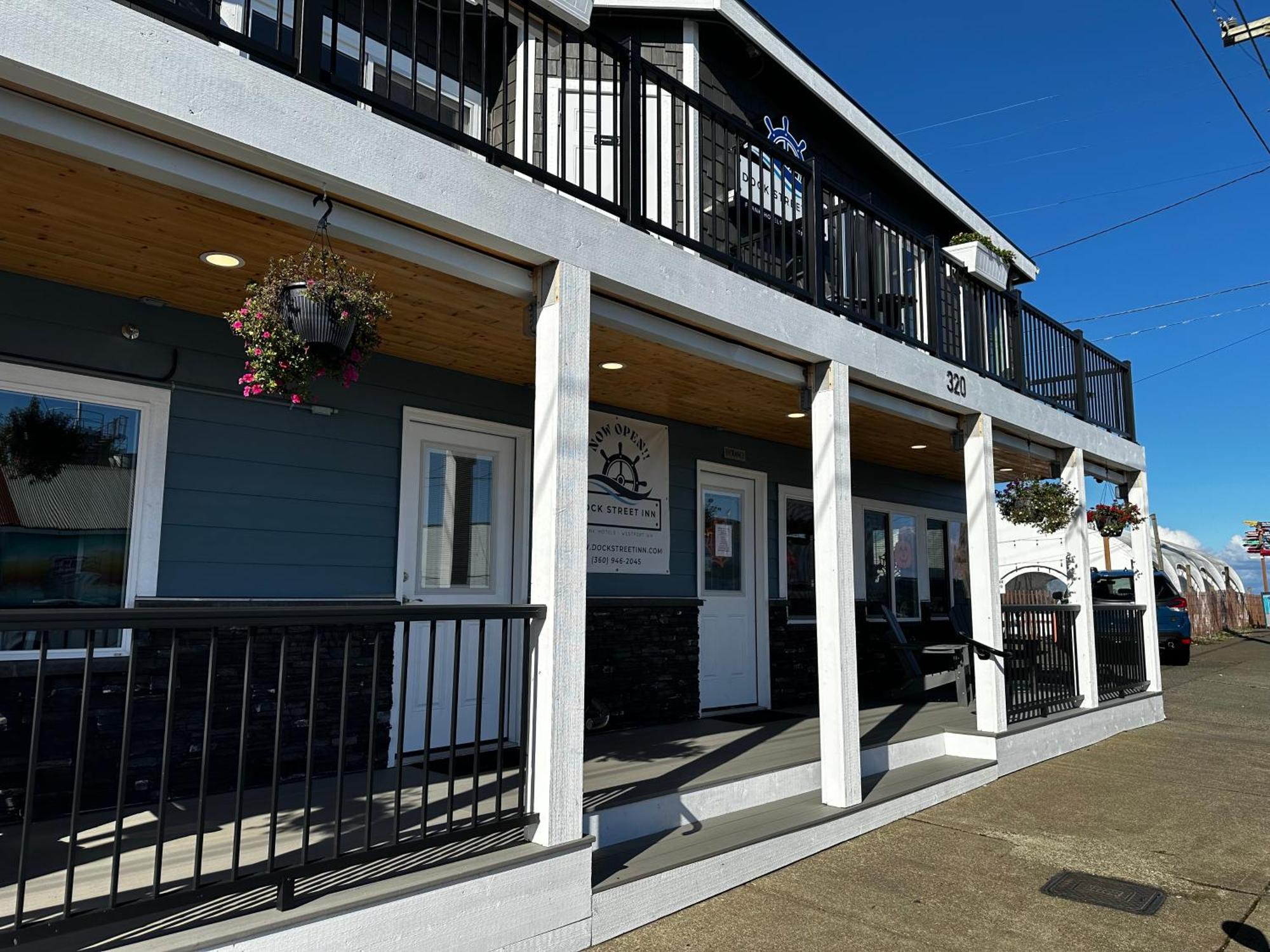 Dock Street Inn ウェストポート エクステリア 写真