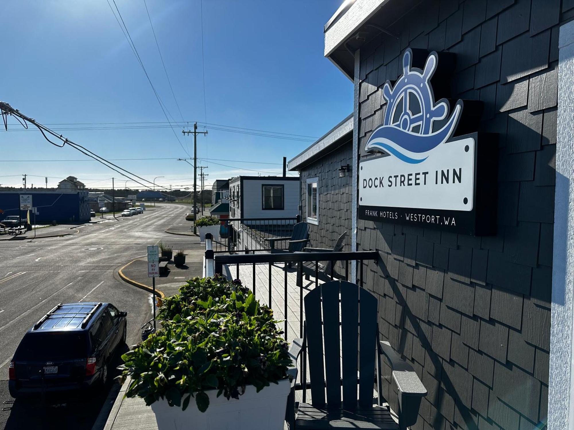 Dock Street Inn ウェストポート エクステリア 写真
